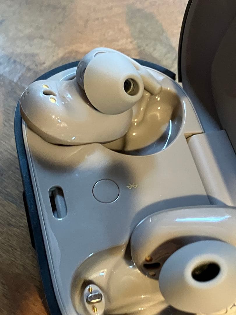 BOSE QuietComdort Earbuds ボーズ　ワイヤレスイヤホン