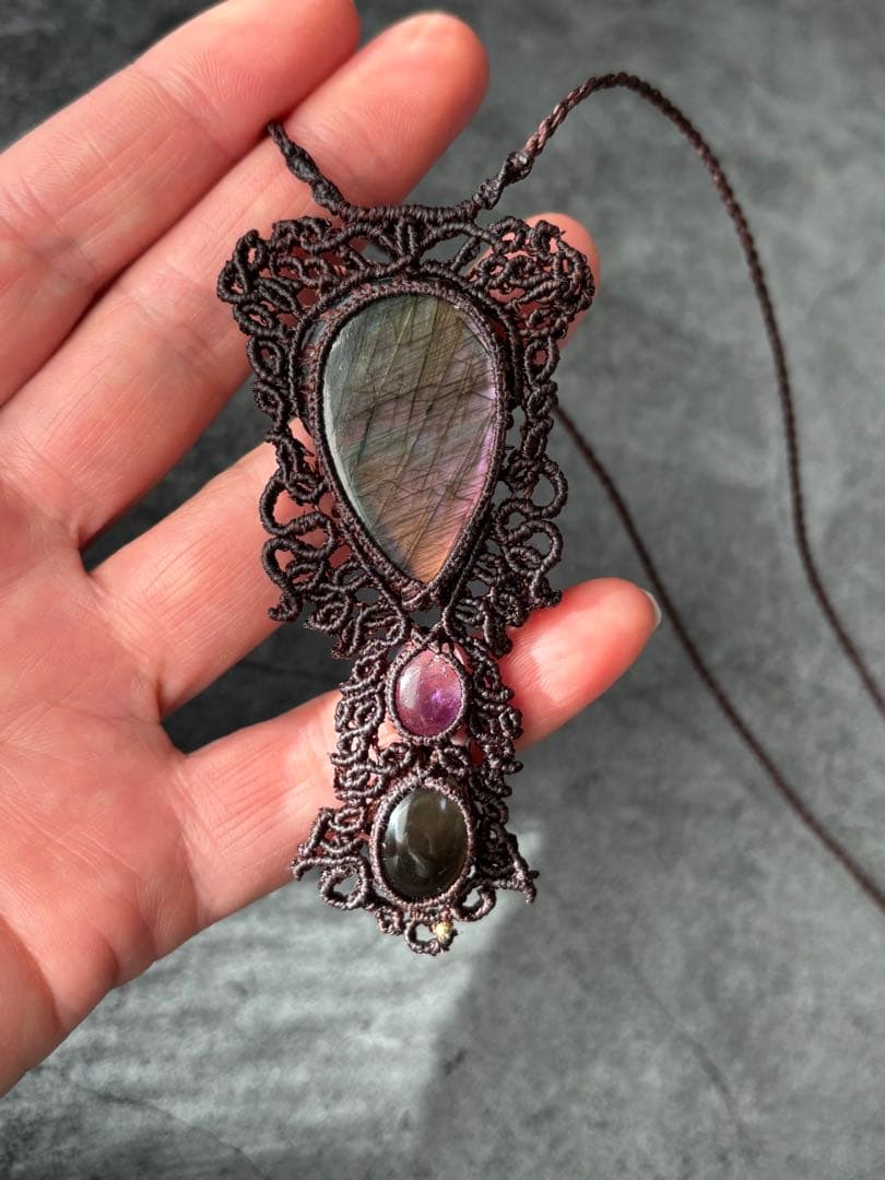 マクラメ編みラブラドライトネックレス