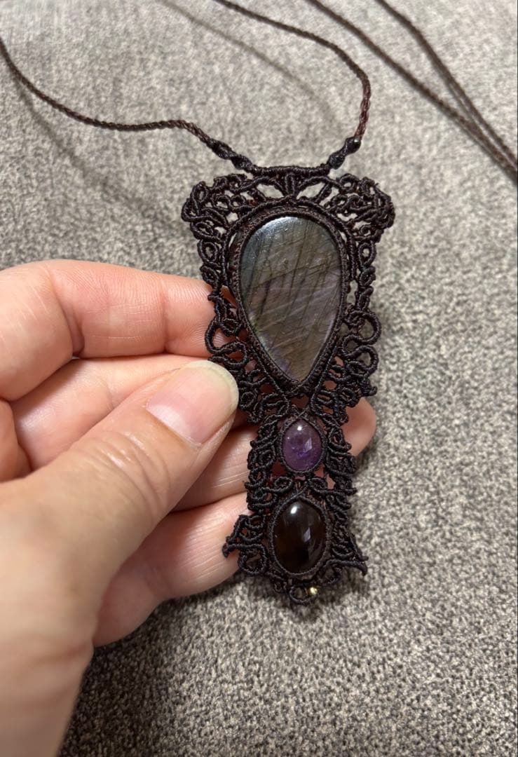 マクラメ編みラブラドライトネックレス