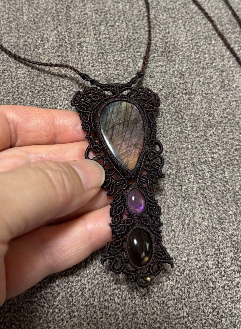 マクラメ編みラブラドライトネックレス