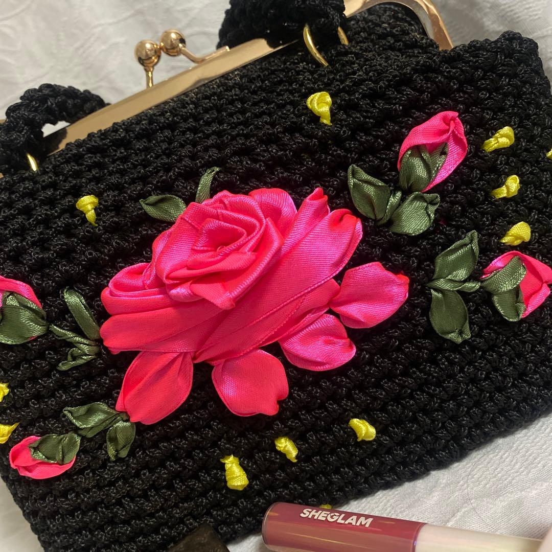 黒の花柄刺繍クラッチバッグ