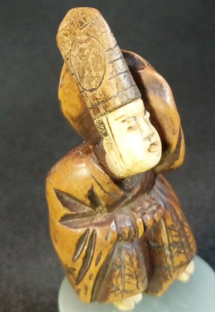 柘植彫 鯨歯 象嵌 「舌出し 三番叟」 からくり 根付 珍品