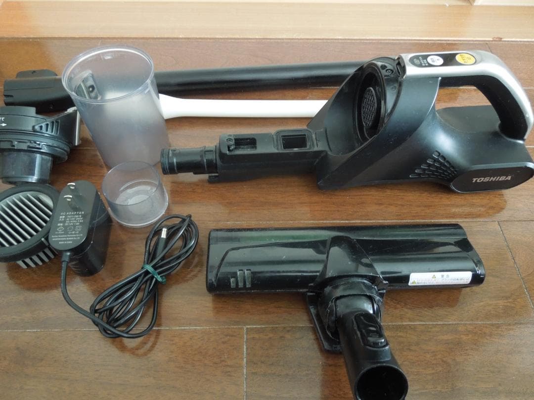 東芝 スティッククリーナー VC-CLS11 （ 床ブラシ部分破損あり）