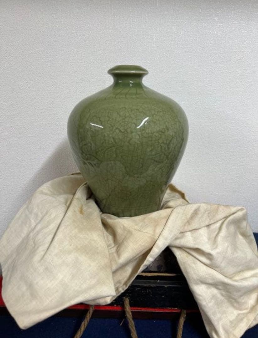 中国古美術 宋時代龍泉窯青磁梅花 瓶・阴刻・共箱