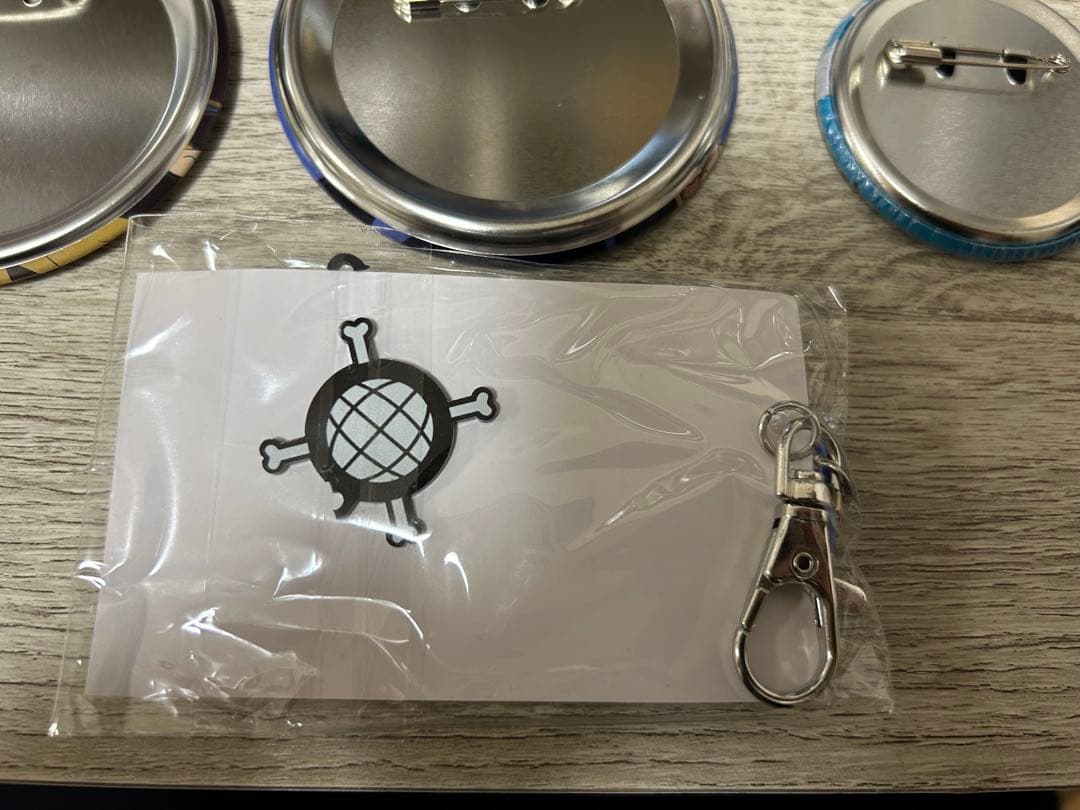 ワンピース 缶バッジ キーホルダー　サンジ