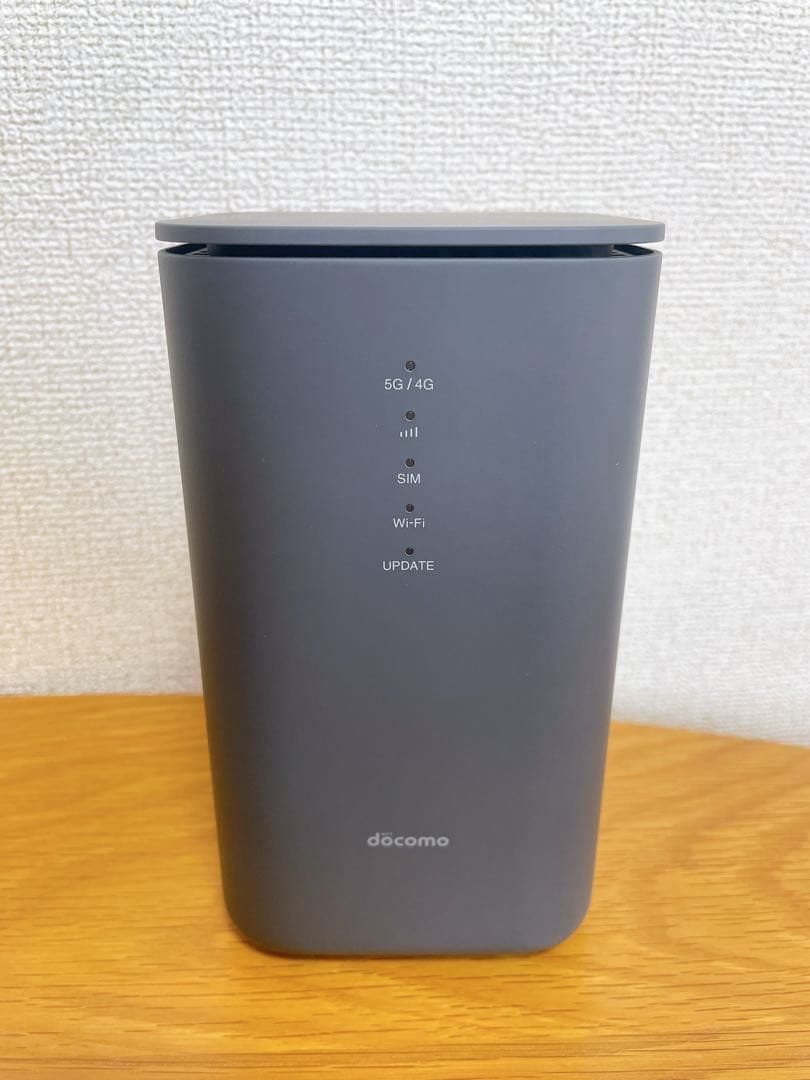 【美品】docomo  5G HR02 モバイルルーター