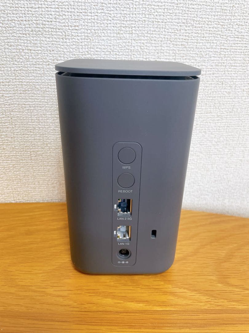 【美品】docomo  5G HR02 モバイルルーター