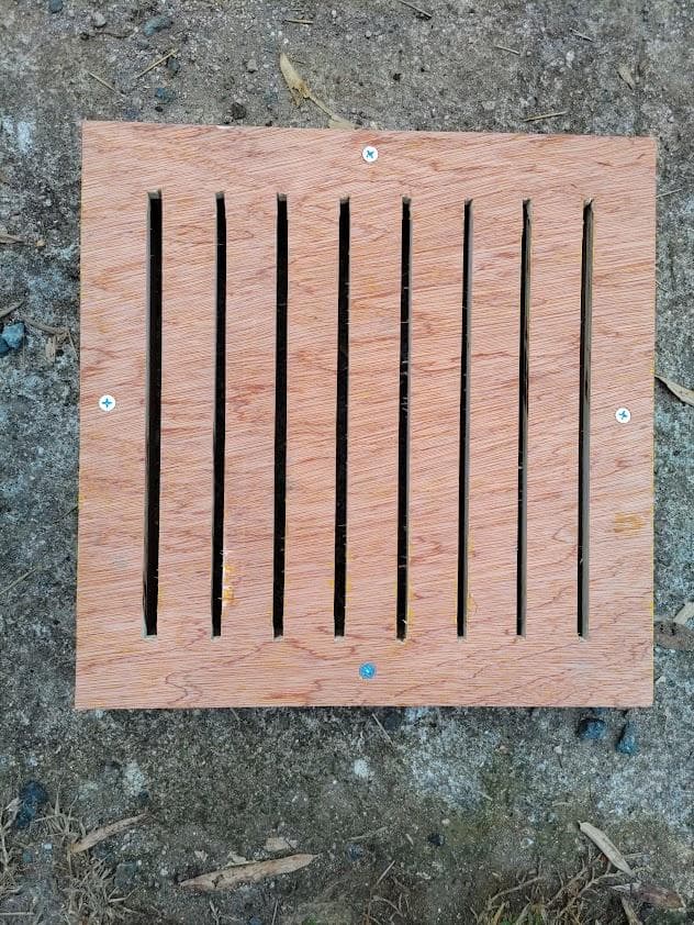 日本蜜蜂 重箱式巣箱４段　スライド底板 スノコ付き　説明書有　パイプ架台手順添付