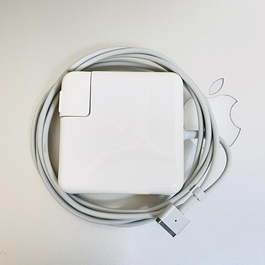 美品MacBook Air i7 (MacOS2022年／512GB／