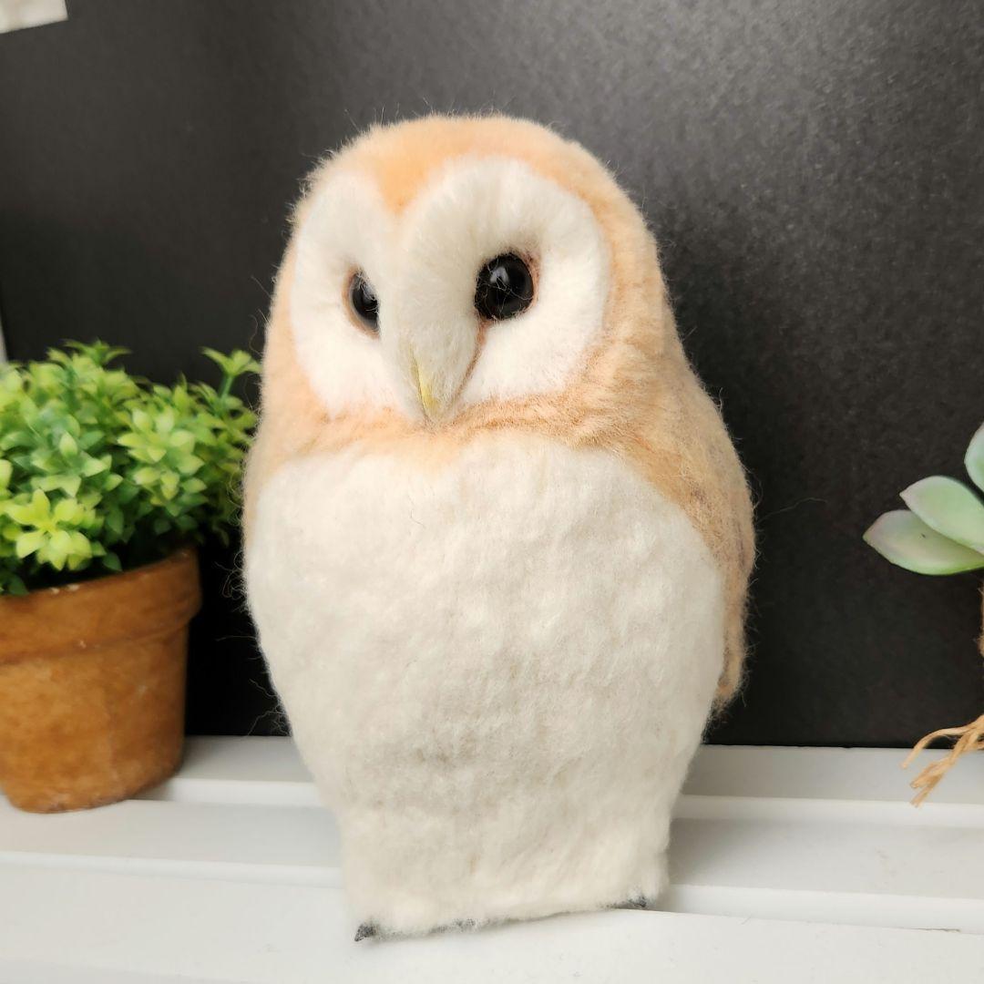 羊毛フェルト製置物　メンフクロウ　高さ約19㎝