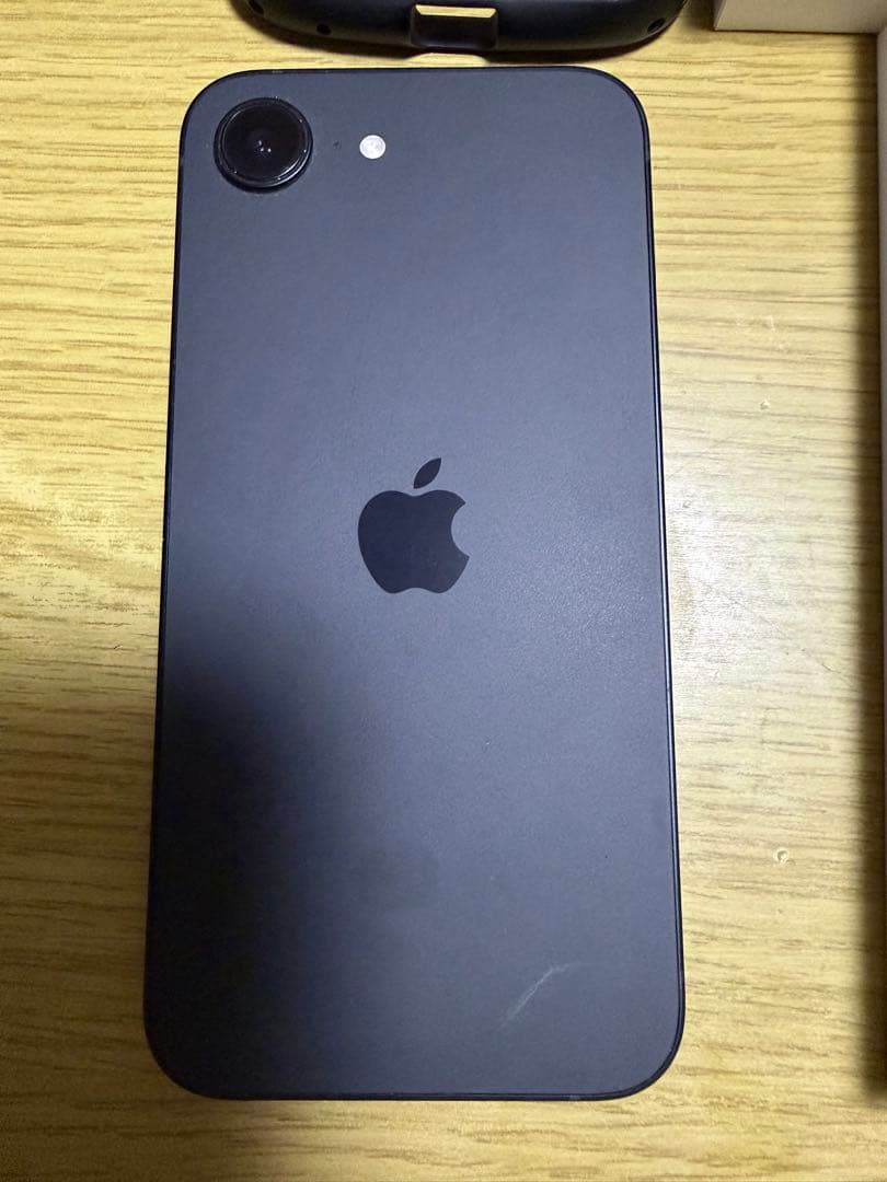 Apple iPhone 16eブラック 本体 アップル　アイフォン
