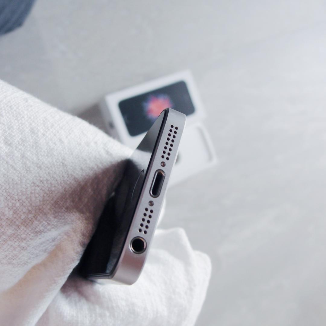 初代 iPhoneSE 第1世代 スペースグレイ 64GB バッテリー100%