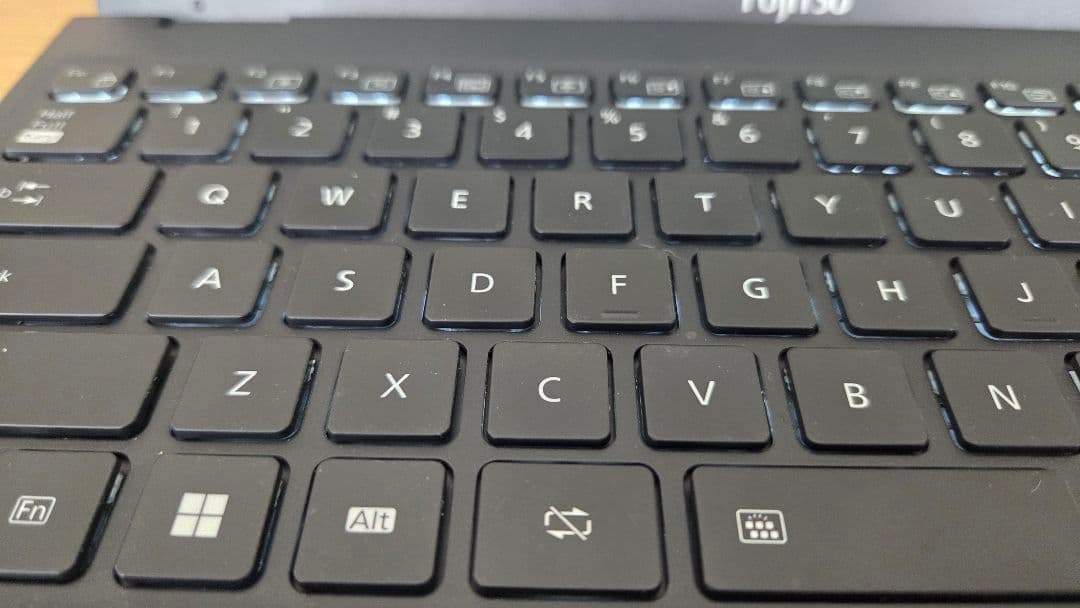 【第12世代i5/16GB新品液晶・新品KB 2023年製 LIFEBOOK