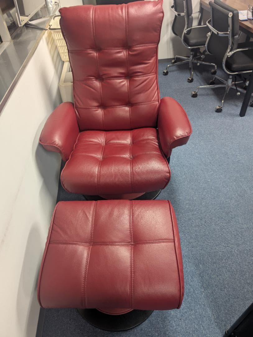 赤 リクライニングチェア オットマン付き