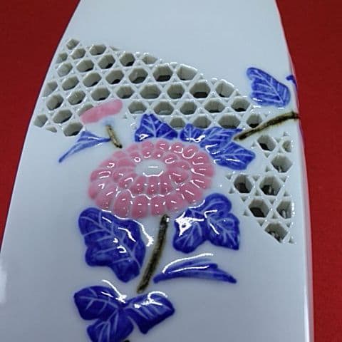 １２００ 蔵出し 珍品　有田焼 赤松白斎　白磁の花瓶　 透かし模様が魅力