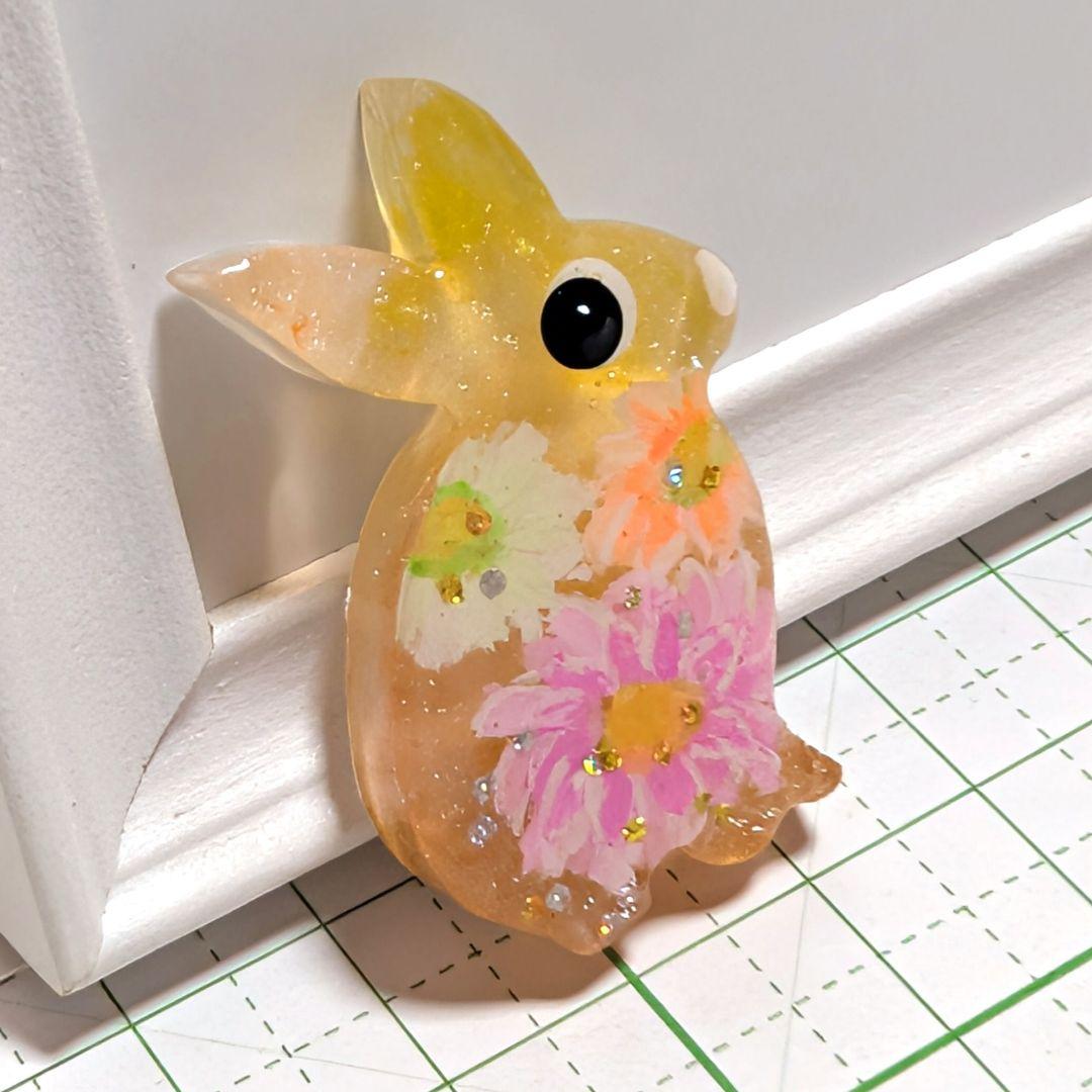 ウサギ（セール品）　レジンヘアゴム 　優しい元気色