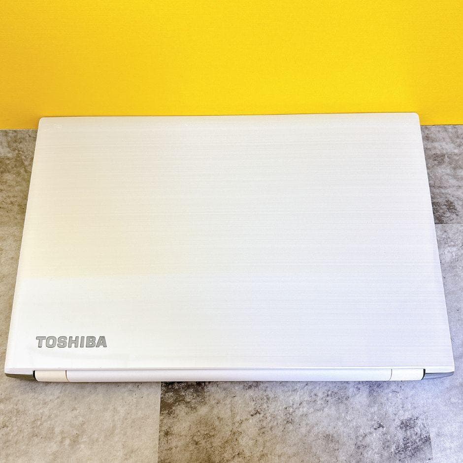 かわいいホワイト❣SSDでサクサク快適✨薄型ノートパソコン カメラ付き 動作良好