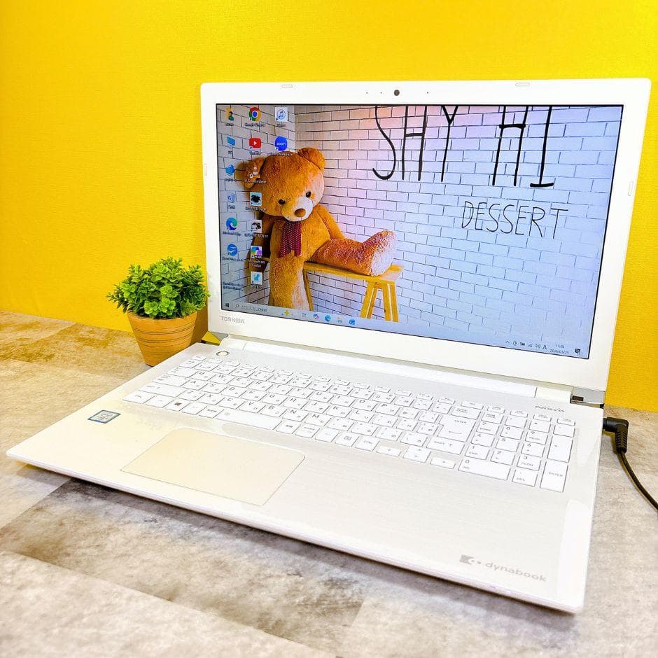 かわいいホワイト❣SSDでサクサク快適✨薄型ノートパソコン カメラ付き 動作良好