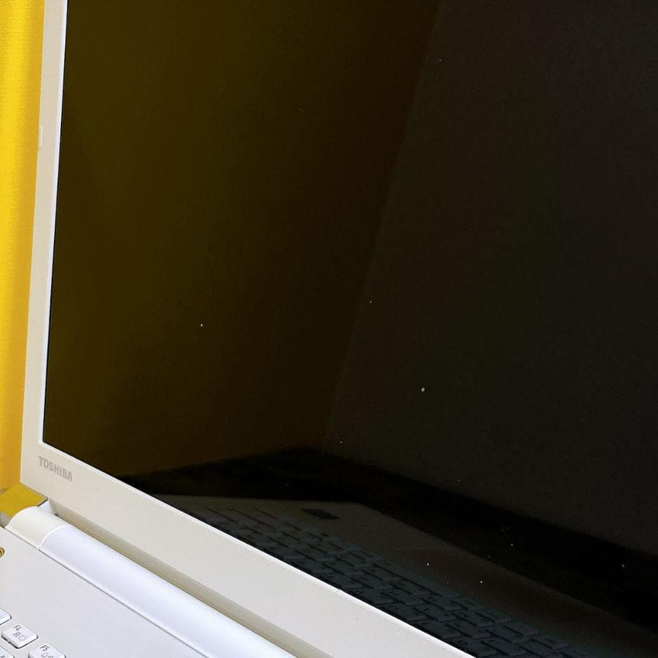 かわいいホワイト❣SSDでサクサク快適✨薄型ノートパソコン カメラ付き 動作良好