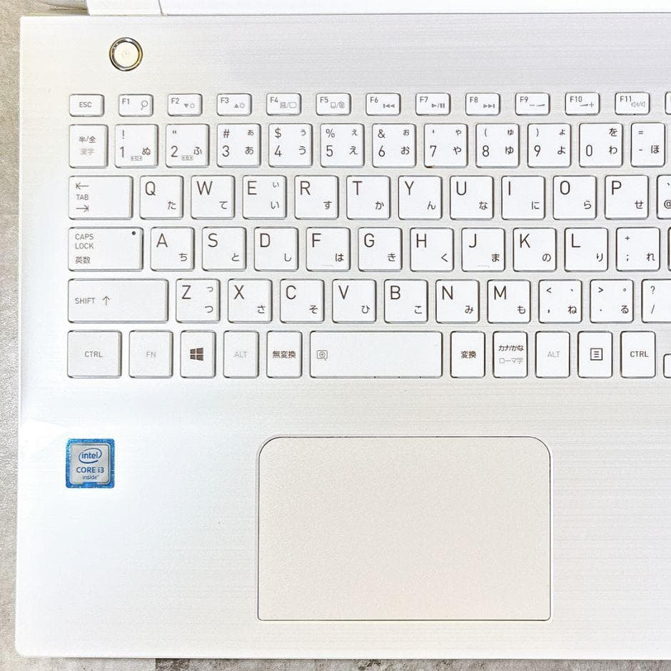 かわいいホワイト❣SSDでサクサク快適✨薄型ノートパソコン カメラ付き 動作良好