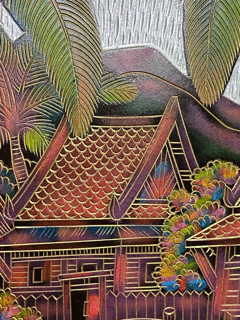 タイANEKさんの木彫画　漁師と椰子の木と川と宮殿　縦48cm 黒金フレーム付き