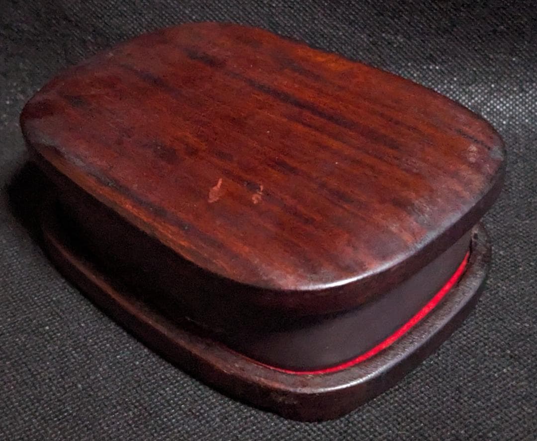 【端渓硯】◆火捺・朱磋点・翡翠点・金線の穏美石◆双龍文◆唐木天地蓋◆麻子坑◆五吋