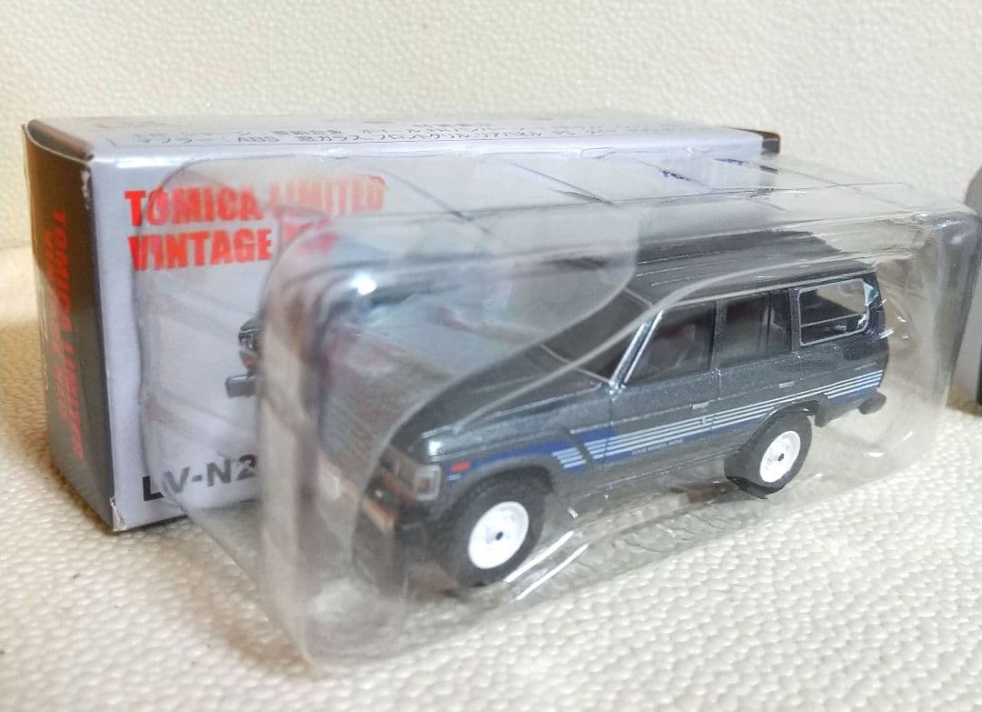 1/64 トミカリミテッドヴィンテージネオ トヨタ ランドクルーザー60 GX