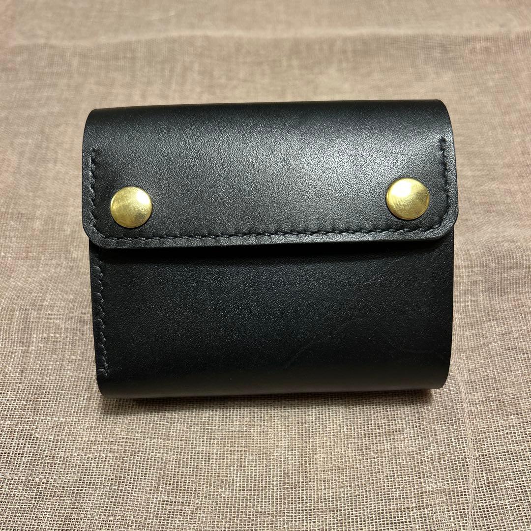 牛革ヌメ　ミドル財布 三つ折り　トラッカーウォレット　ブラック