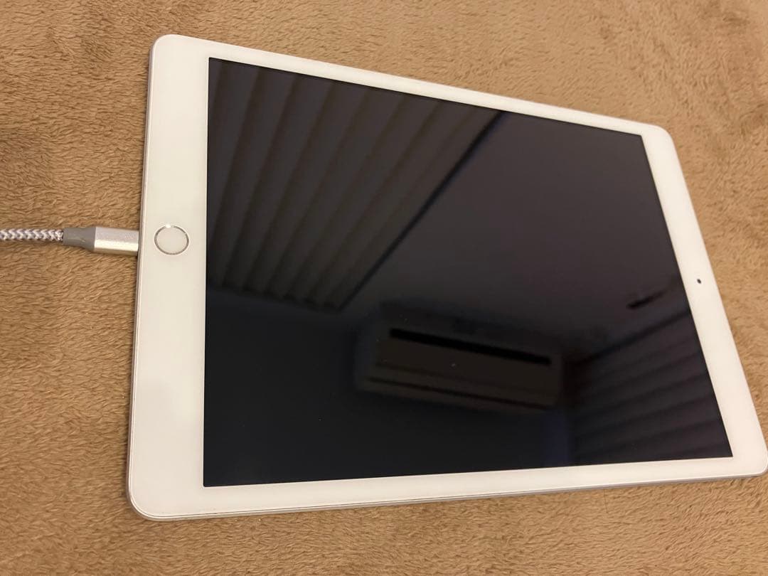 美品Apple iPad 本体　第7世代　128GB