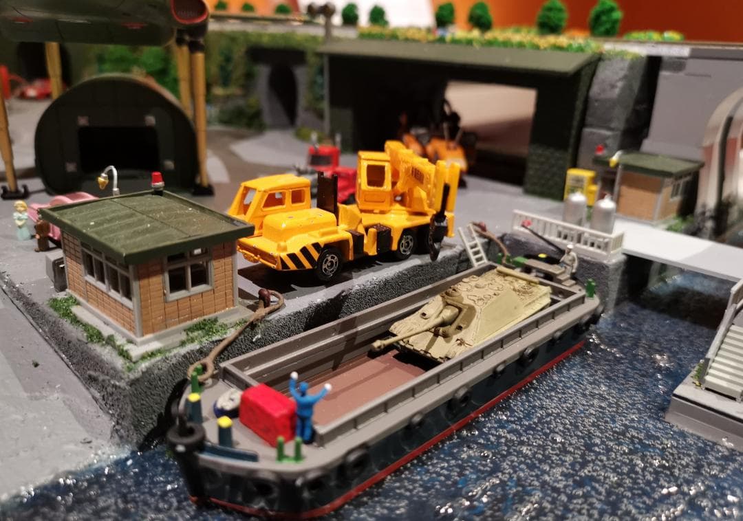 Nゲージ鉄道模型 ミニチュア風景付き ジオラマ完成品