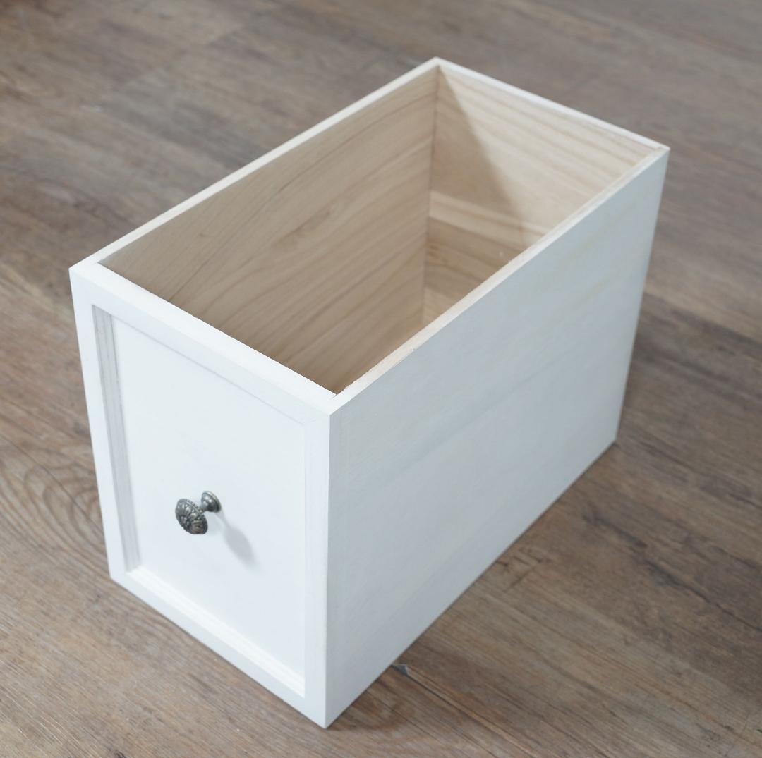 【新品】スリムチェスト 幅25cm 4段 アンティーク調 ホワイト 桐製 完成品