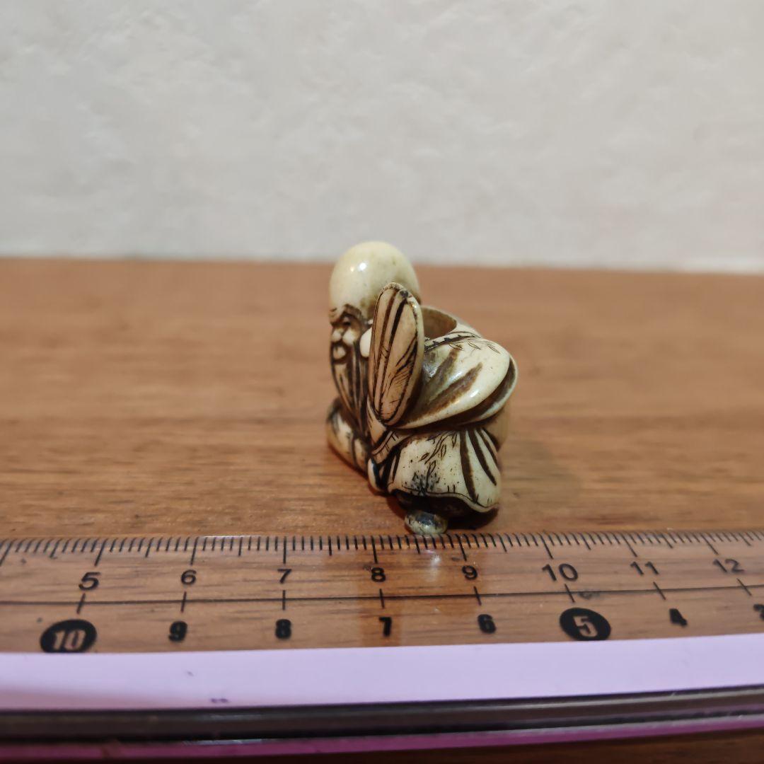 時代提物 仙人根付 天然素材【軍配仙人】高さ約2.9cm 重約18ｇ☆巧みな彫込