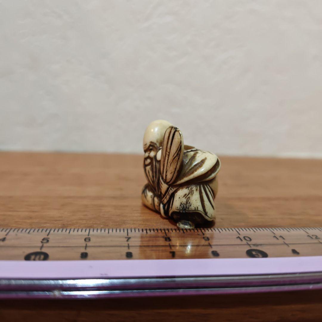 時代提物 仙人根付 天然素材【軍配仙人】高さ約2.9cm 重約18ｇ☆巧みな彫込