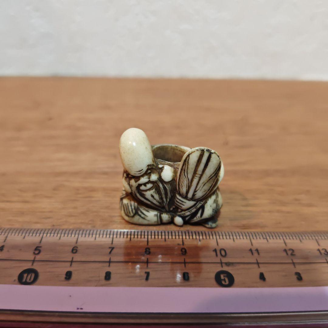 時代提物 仙人根付 天然素材【軍配仙人】高さ約2.9cm 重約18ｇ☆巧みな彫込