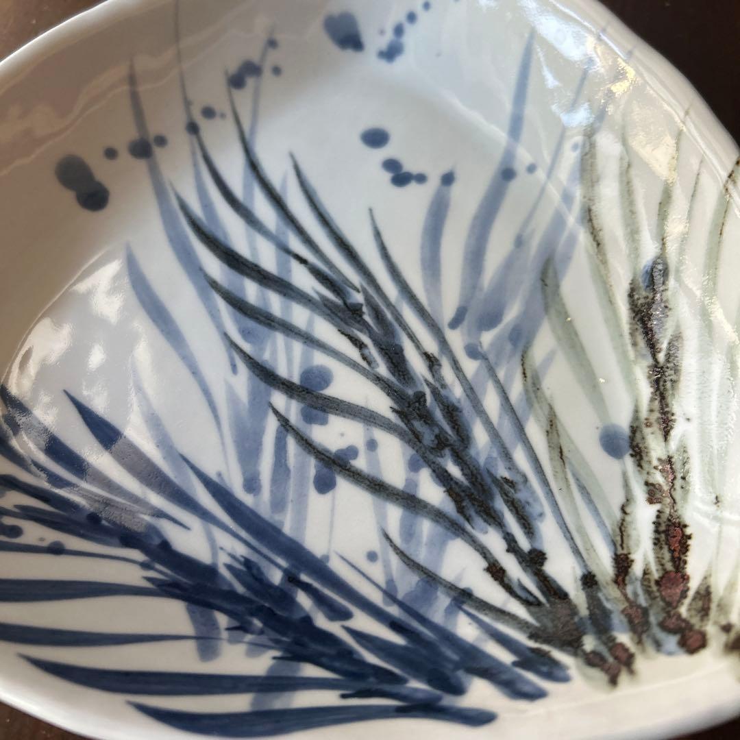 作家　陶芸作家　梅田純一　三角皿　三角鉢　松　松ぼっくり