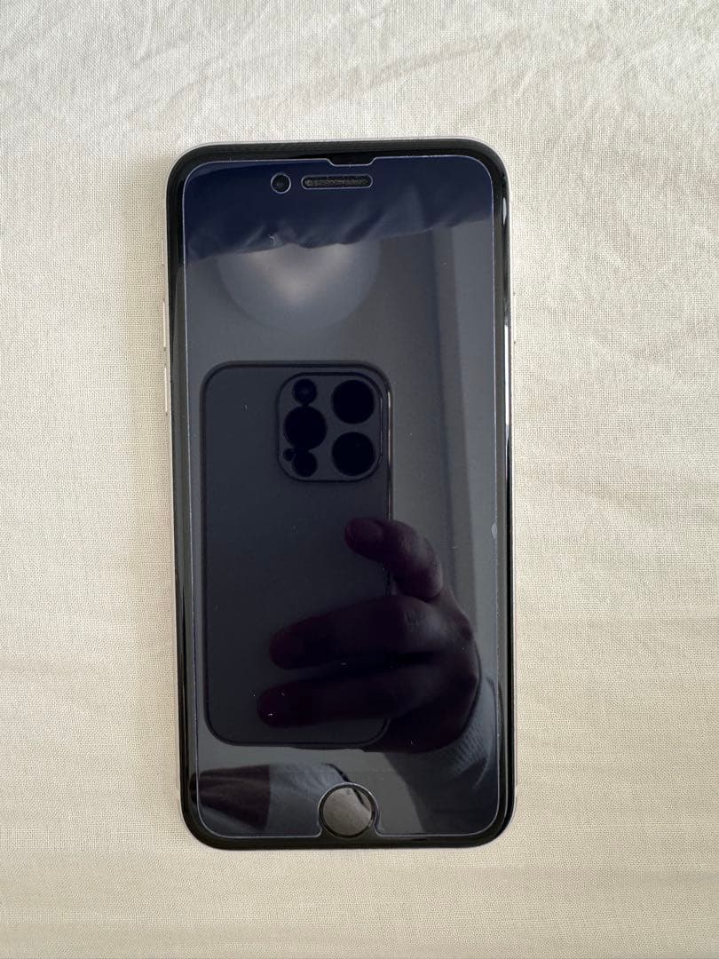 iPhone se3 128GB スターライト simフリー バッテリー77%