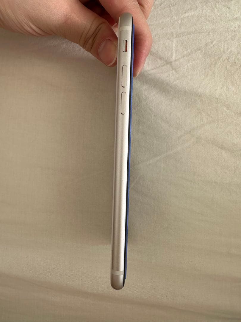 iPhone se3 128GB スターライト simフリー バッテリー77%