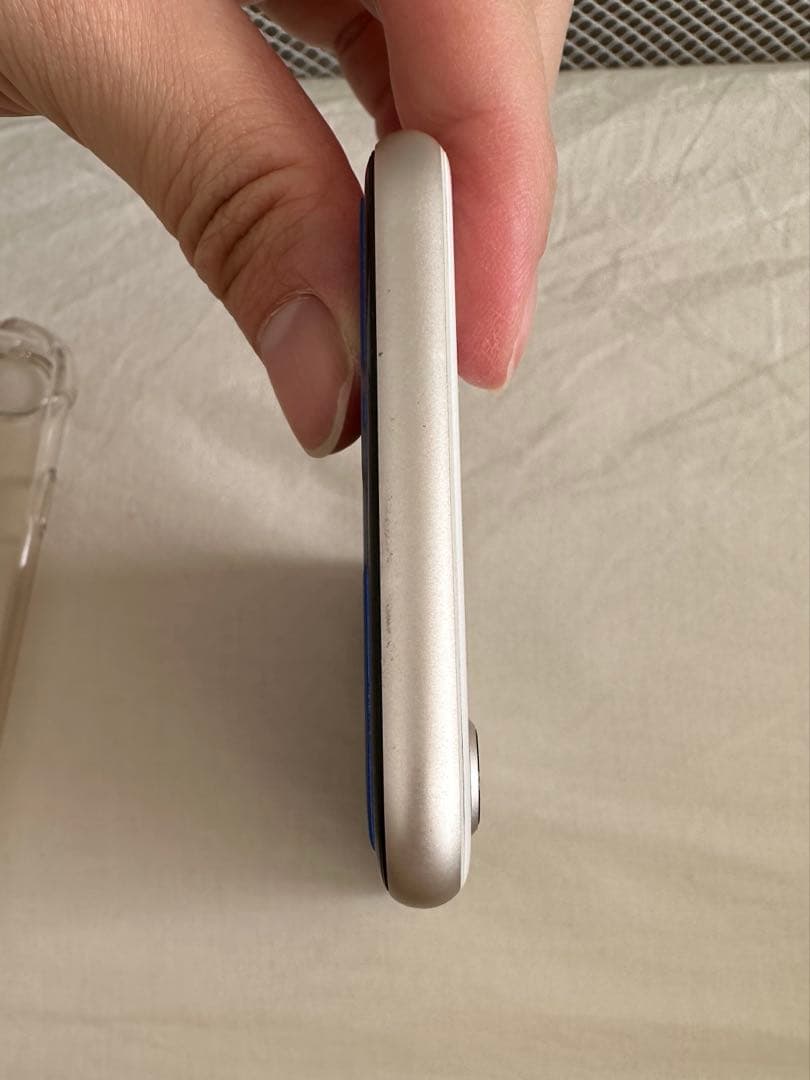 iPhone se3 128GB スターライト simフリー バッテリー77%