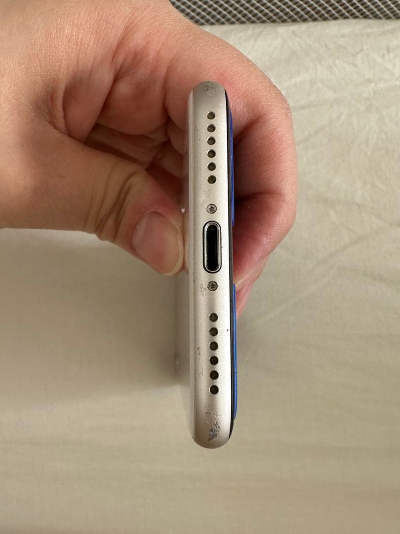 iPhone se3 128GB スターライト simフリー バッテリー77%