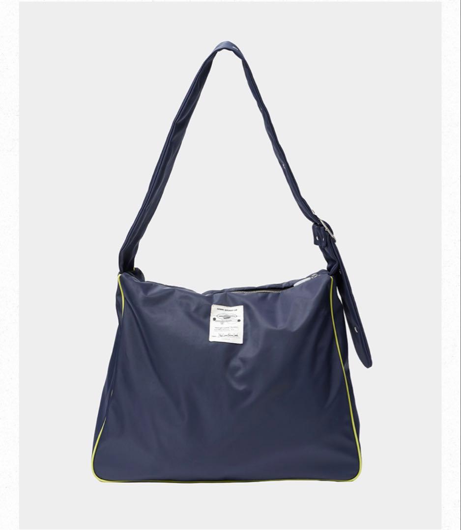 ずとまよ ディスプレイショルダーバッグ