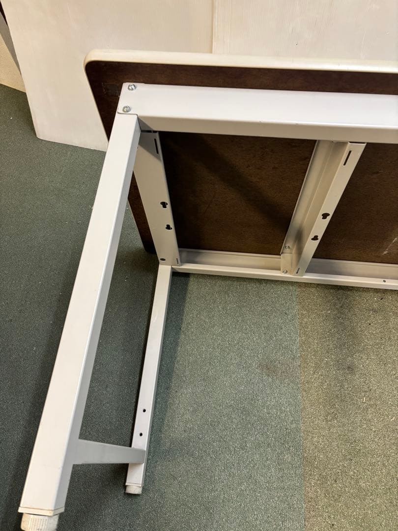 オフィスデスク　作業用にもピッタリ