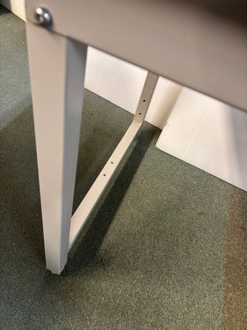 オフィスデスク　作業用にもピッタリ