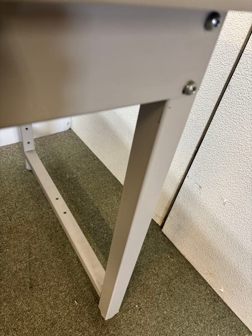 オフィスデスク　作業用にもピッタリ