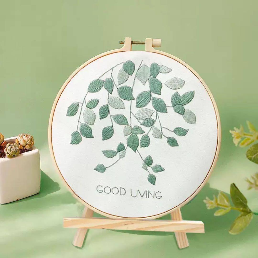 GOOD LIVING 葉の刺繍 インテリアアート