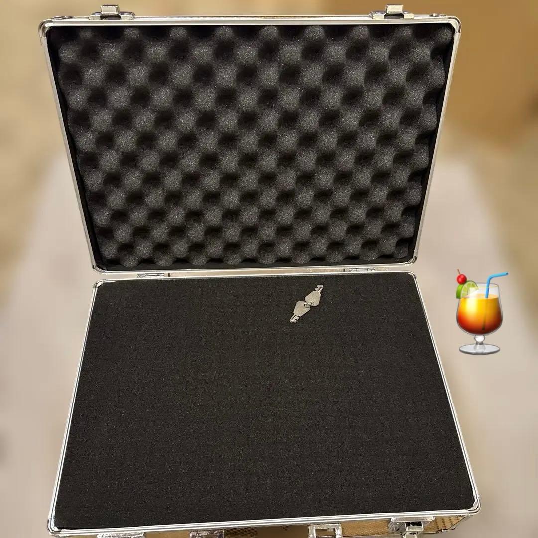 未使用） アルミツールケース アタッシュケース 鍵付き ブ ロッククッション付き