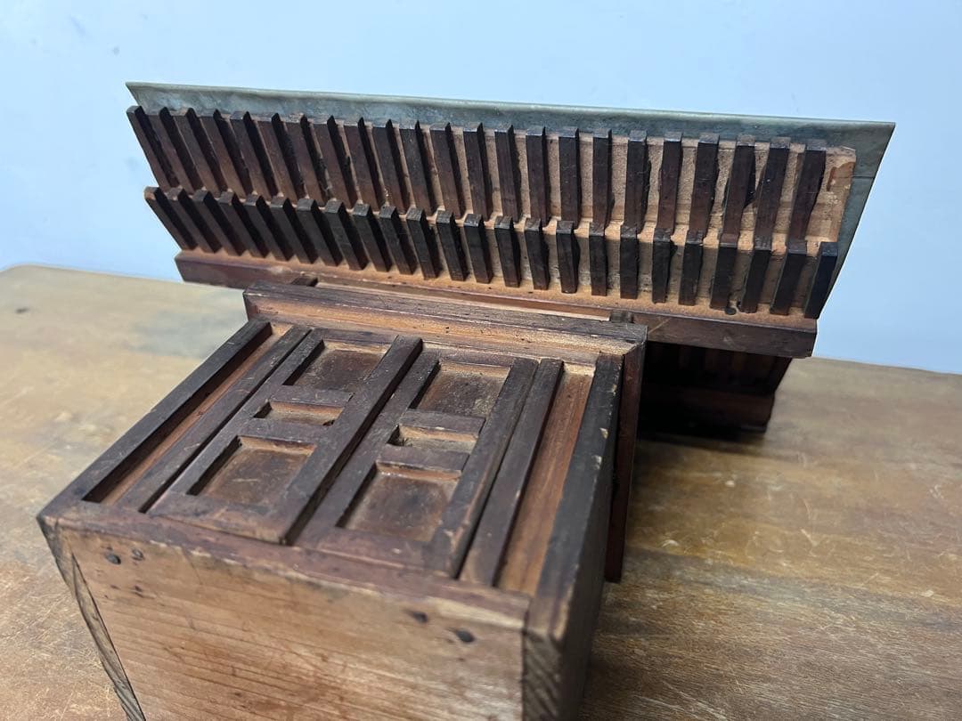 古民具 神棚 祠 ミニ神殿 木製 トタン屋根 古道具 レトロ