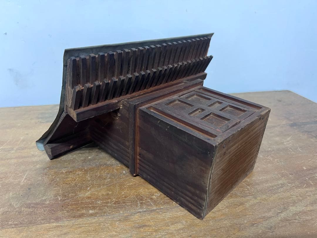 古民具 神棚 祠 ミニ神殿 木製 トタン屋根 古道具 レトロ