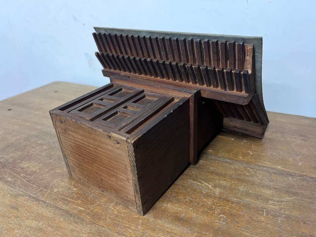 古民具 神棚 祠 ミニ神殿 木製 トタン屋根 古道具 レトロ