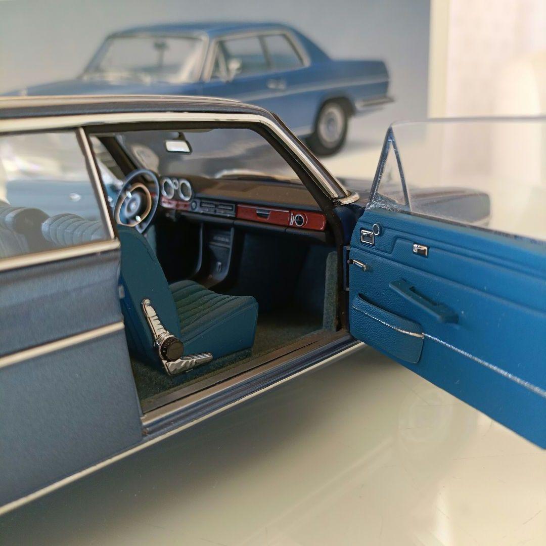 オートアート製　Mercedes-Benz /8 Coupé 1/18