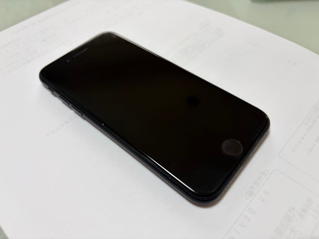 Apple iPhone SE（第2世代） 64GB ブラック　バッテリー74％